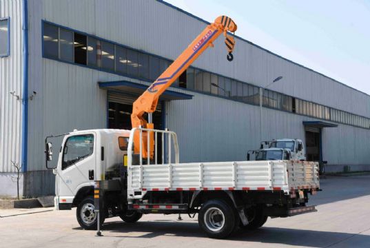 點擊查看詳細信息<br>標題：3.2噸凱馬藍牌隨車吊 閱讀次數(shù)：3124