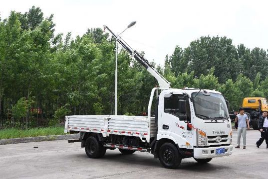 點擊查看詳細(xì)信息<br>標(biāo)題：1.2噸折臂吊 閱讀次數(shù)：1973