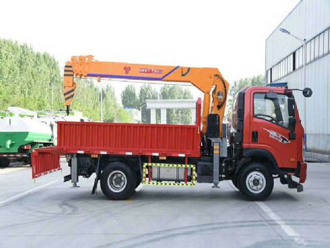 點擊查看詳細信息<br>標題：4噸重汽王牌隨車吊 閱讀次數(shù)：2290