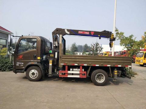 點擊查看詳細信息<br>標題：4噸重汽豪沃隨車吊 閱讀次數(shù)：2286