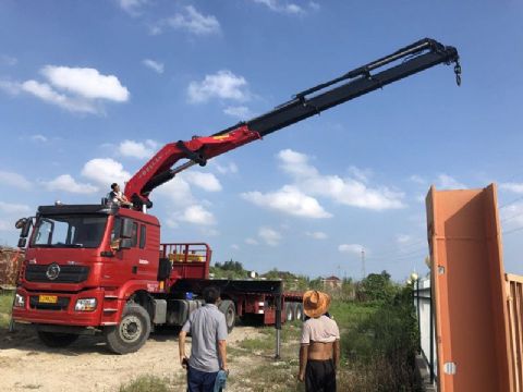 點(diǎn)擊查看詳細(xì)信息<br>標(biāo)題：30噸折臂吊 閱讀次數(shù)：2698